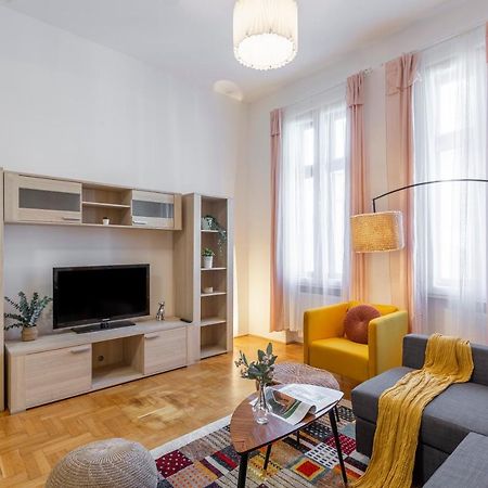 Central Gozsdu Apartment In The Party Street Budapest Exterior photo