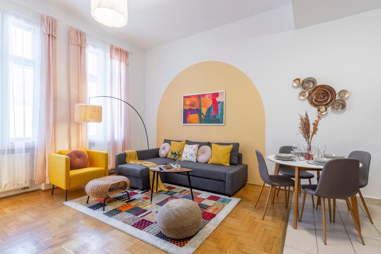 Central Gozsdu Apartment In The Party Street Budapest Exterior photo